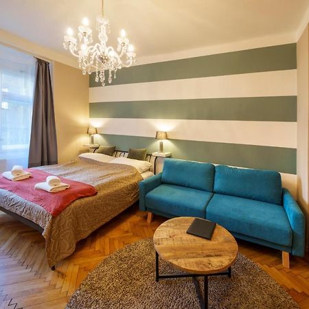 Dlouha Apartment With Balcony براغ المظهر الخارجي الصورة