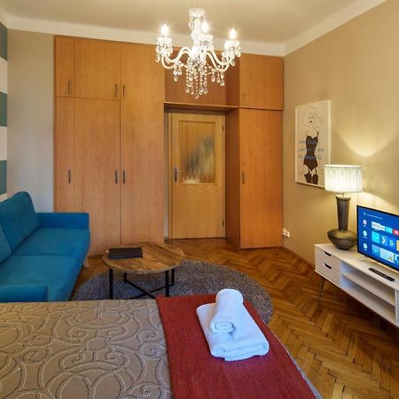 Dlouha Apartment With Balcony براغ المظهر الخارجي الصورة
