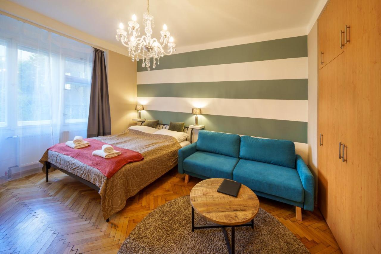 Dlouha Apartment With Balcony براغ المظهر الخارجي الصورة