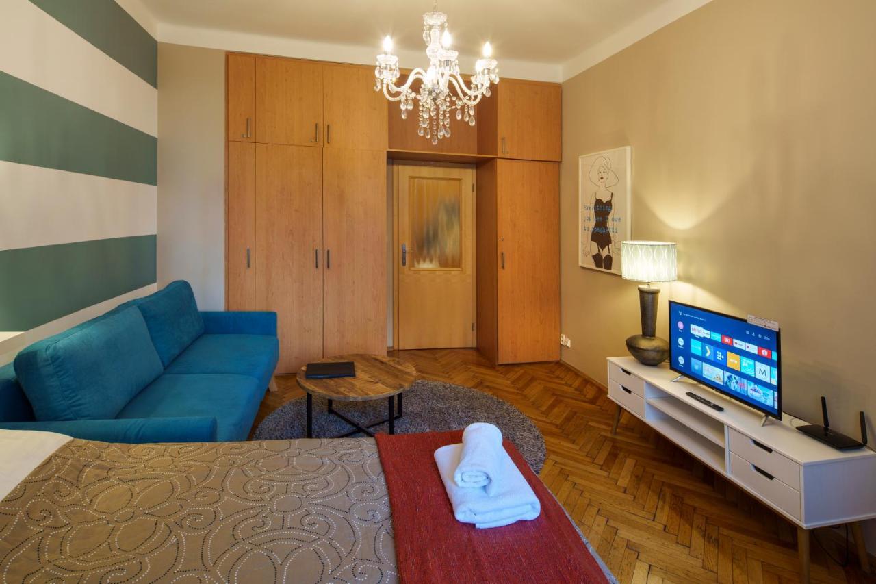 Dlouha Apartment With Balcony براغ المظهر الخارجي الصورة