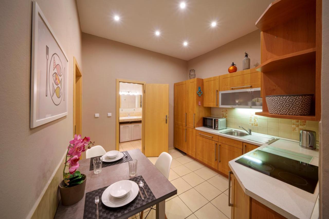 Dlouha Apartment With Balcony براغ المظهر الخارجي الصورة