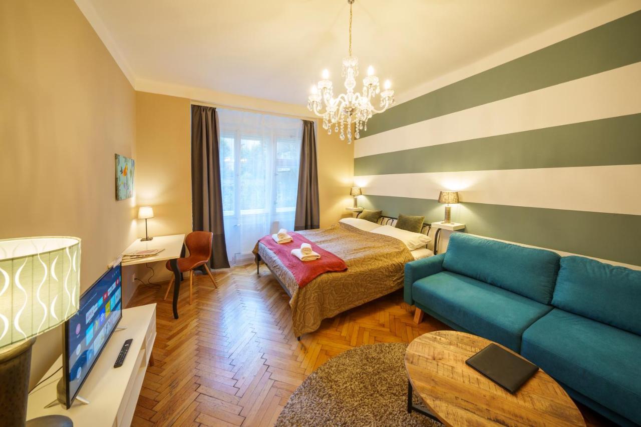 Dlouha Apartment With Balcony براغ المظهر الخارجي الصورة