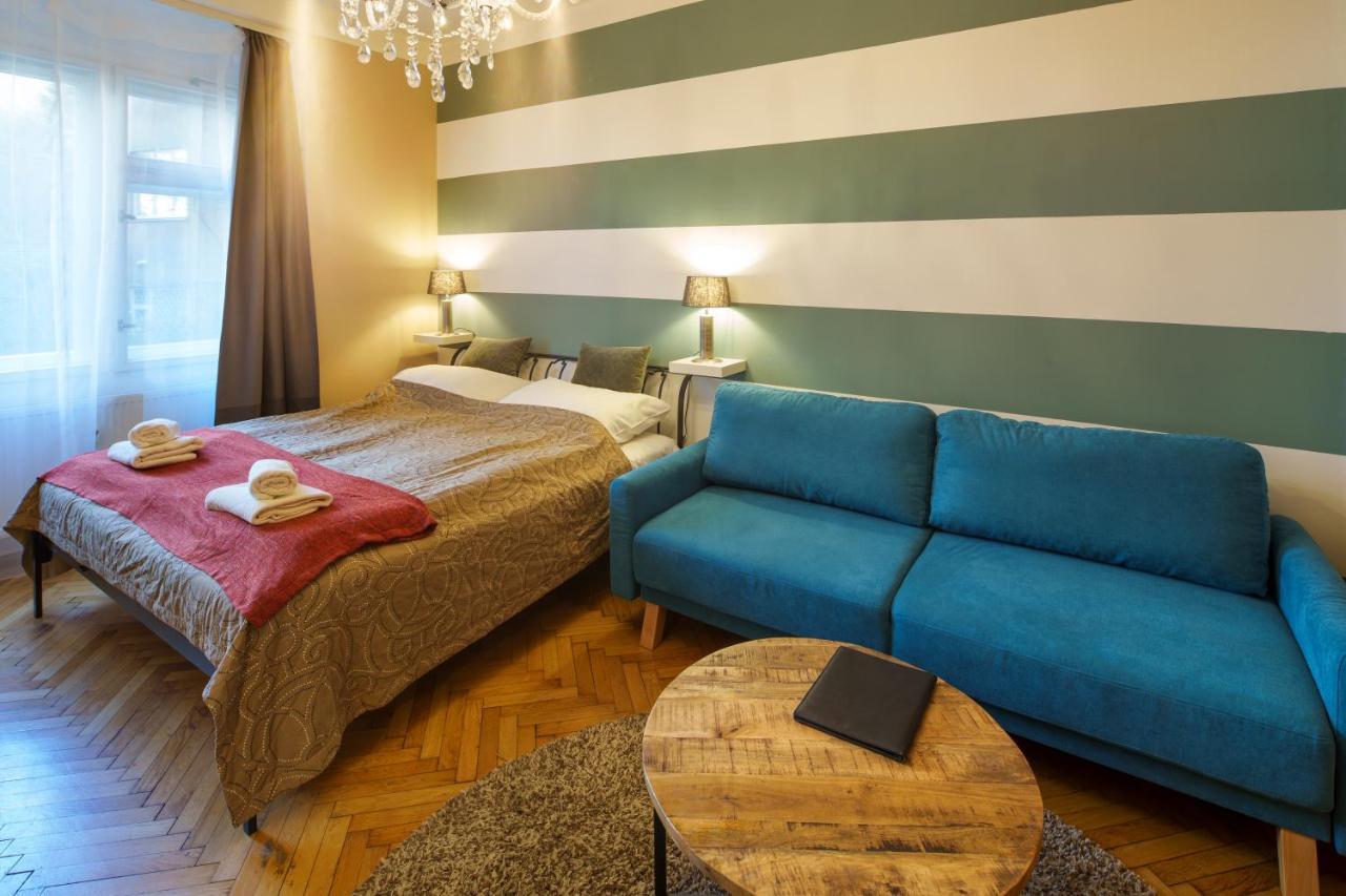 Dlouha Apartment With Balcony براغ المظهر الخارجي الصورة