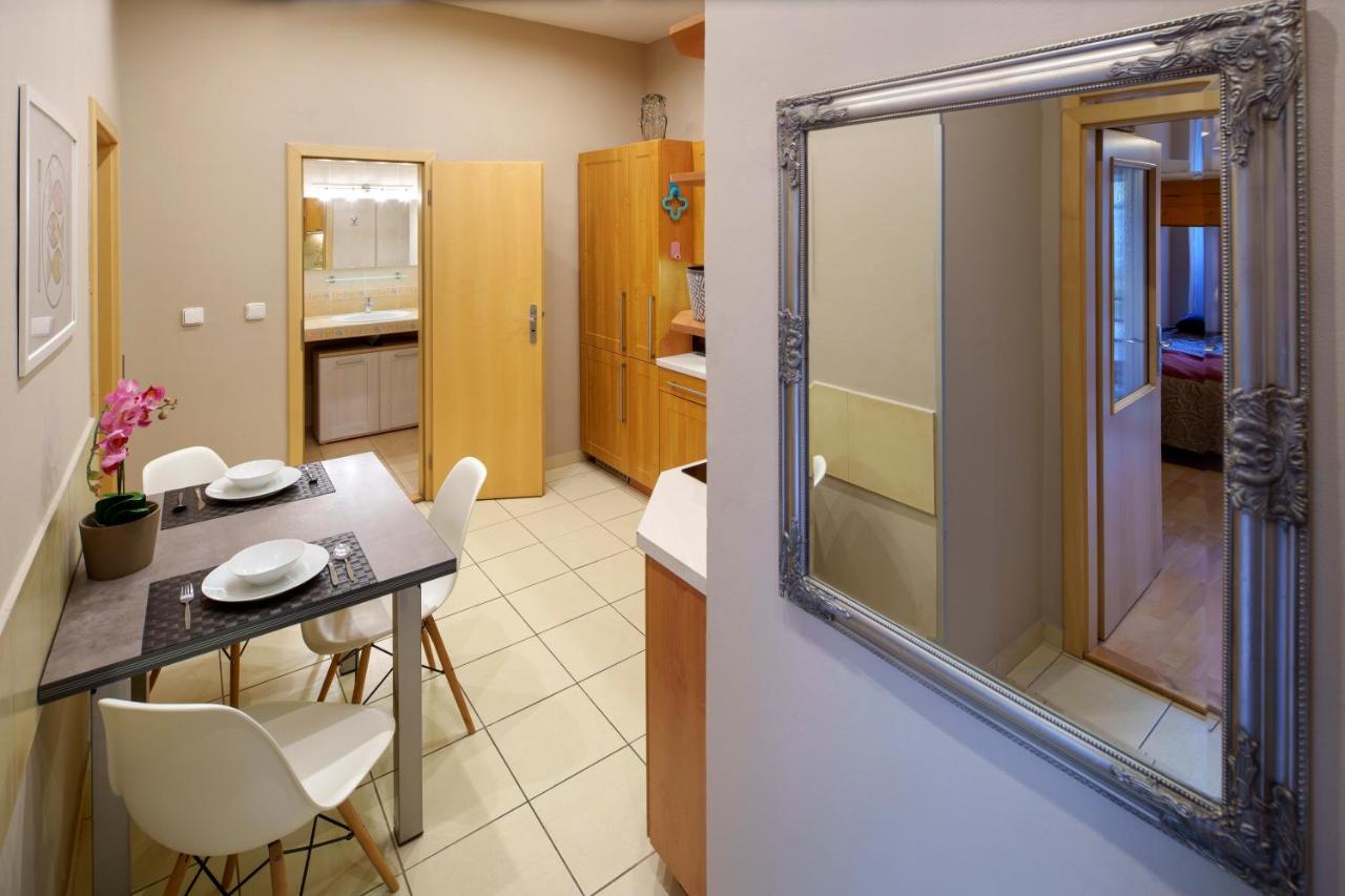 Dlouha Apartment With Balcony براغ المظهر الخارجي الصورة
